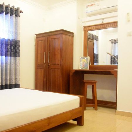 Rathna Gems Halt Hotell Ratnapura Exteriör bild