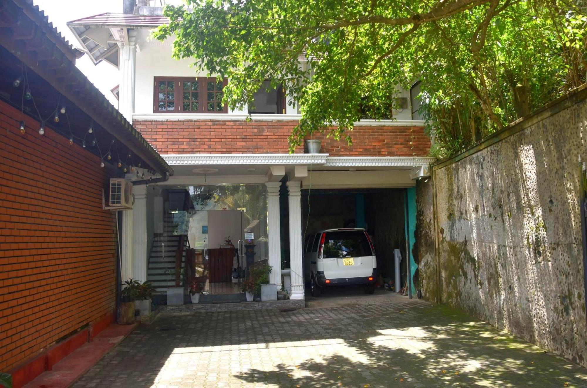 Rathna Gems Halt Hotell Ratnapura Exteriör bild