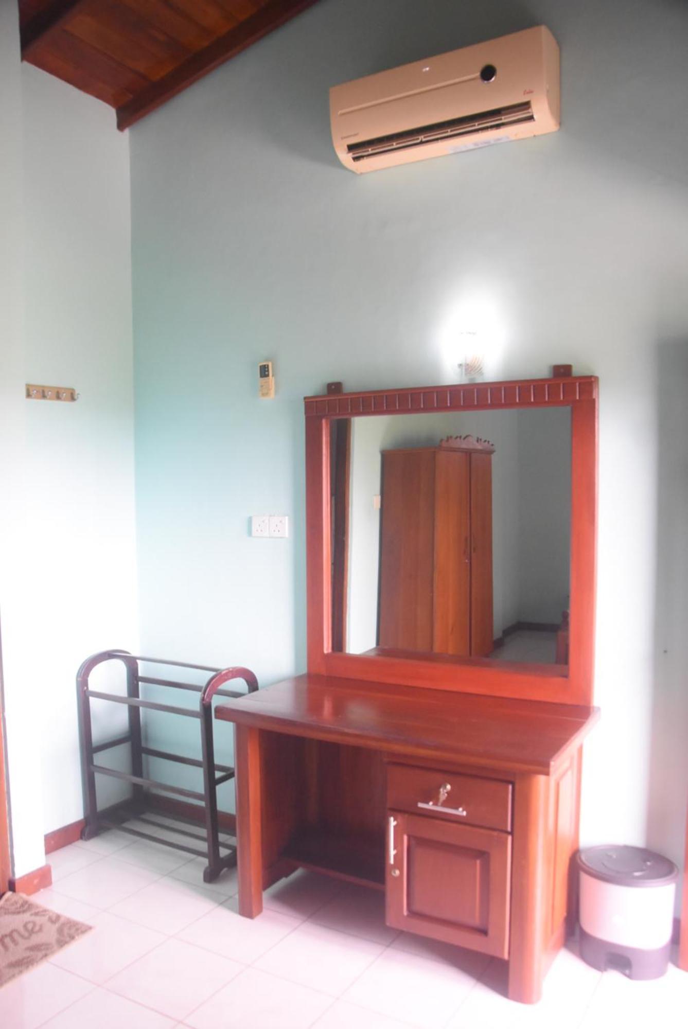 Rathna Gems Halt Hotell Ratnapura Exteriör bild