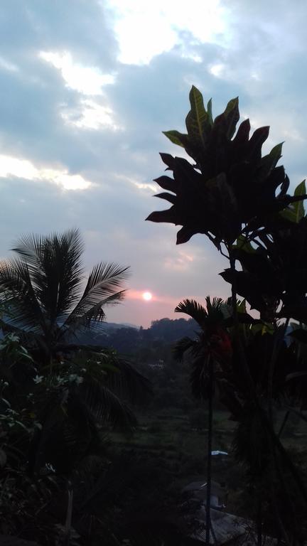 Rathna Gems Halt Hotell Ratnapura Exteriör bild
