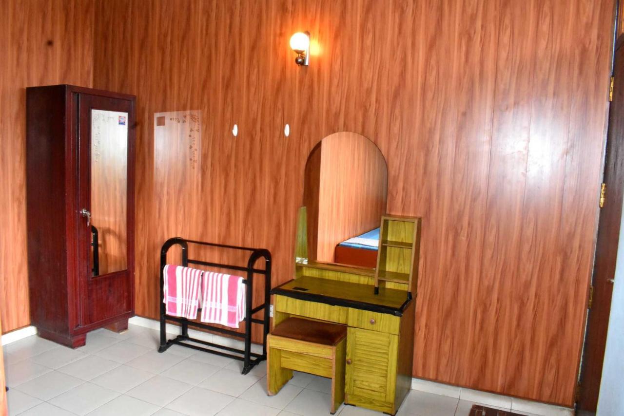 Rathna Gems Halt Hotell Ratnapura Exteriör bild